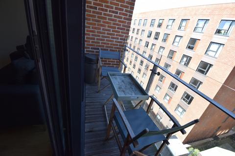 2 bedroom apartment to rent, 2 Bed with Balcony & Parking in The Baltic