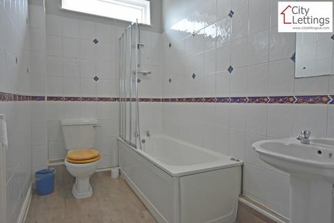 3 bedroom flat to rent, 89b Forest Road West Nottingham NG7