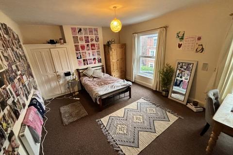 5 bedroom semi-detached house to rent, Burford Road, Forest Fields