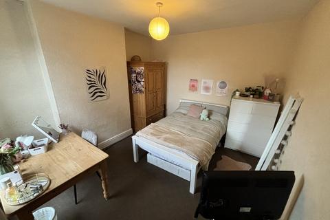 5 bedroom semi-detached house to rent, Burford Road, Forest Fields