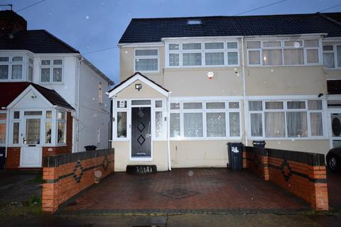 4 bedroom semi-detached house to rent, Wentworth Road, Southall