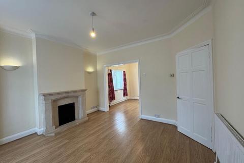 2 bedroom semi-detached house to rent, Kenilworth Road, Edgware