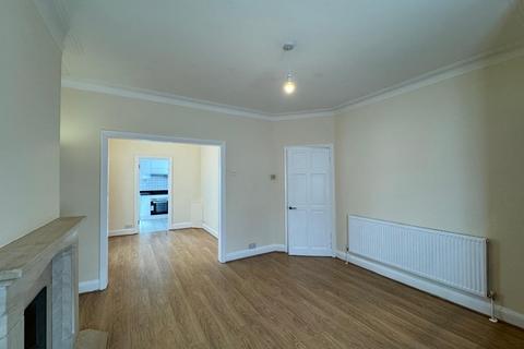 2 bedroom semi-detached house to rent, Kenilworth Road, Edgware