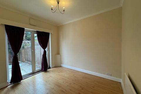 2 bedroom semi-detached house to rent, Kenilworth Road, Edgware