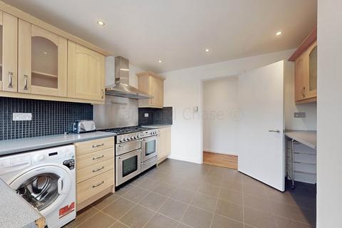 2 bedroom flat to rent, Whittington Court, Aylmer Road, East Finchley, N2