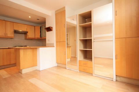 Studio to rent, Kentish Town Road, Camden Town, NW1
