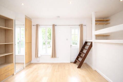 Studio to rent, Kentish Town Road, Camden Town, NW1