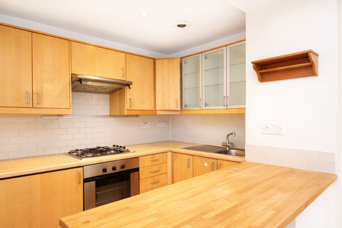 Studio to rent, Kentish Town Road, Camden Town, NW1