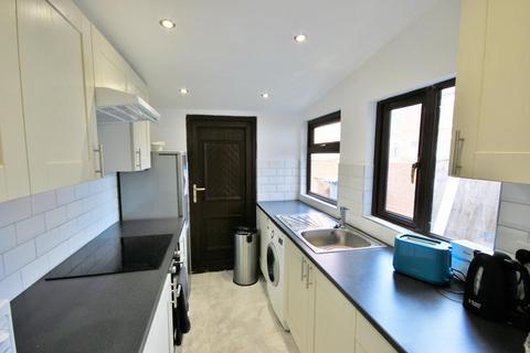 2 bedroom terraced house to rent, Duke Street, Goose Green, Wigan, WN3 6QX