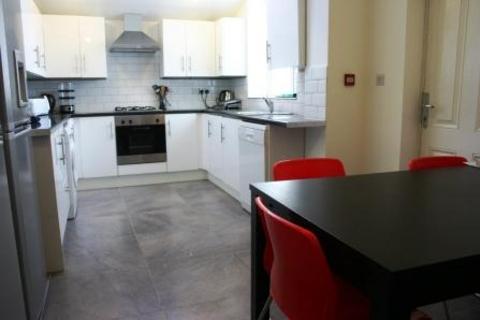 7 bedroom semi-detached house to rent, Mabfield Road  M14