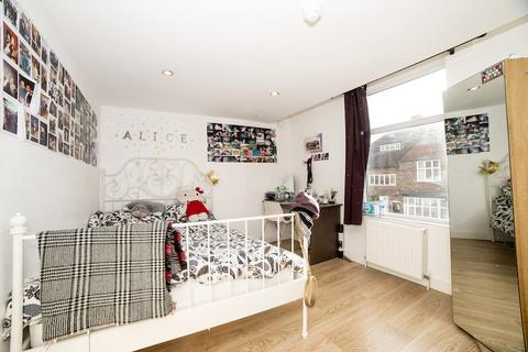 7 bedroom semi-detached house to rent, Mabfield Road  M14