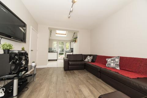 7 bedroom terraced house to rent, Wald Avenue M14