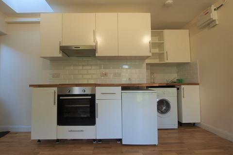 1 bedroom flat to rent, Belmont Road, Turnpike Lane, N15