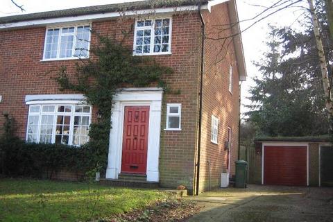 3 bedroom semi-detached house to rent, Upper Bridge Road, Redhill