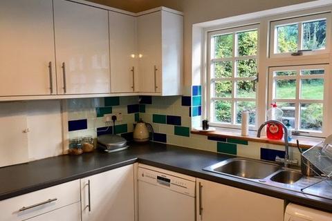 3 bedroom semi-detached house to rent, Upper Bridge Road, Redhill