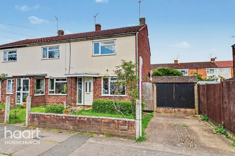 2 bedroom semi-detached house to rent, Athelstan Road, Romford