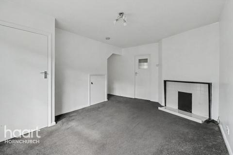 2 bedroom semi-detached house to rent, Athelstan Road, Romford