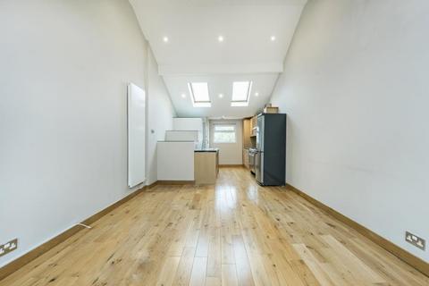 1 bedroom flat to rent, Richmond Road, TW1