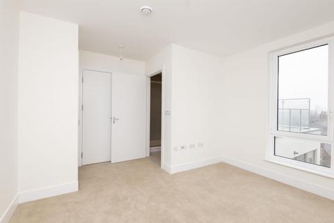2 bedroom flat to rent, Coombe Lane, Raynes Park