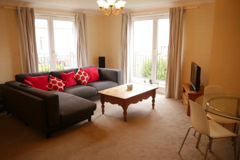 3 bedroom flat to rent, Sinclair Close, Gorgie, Edinburgh, EH11