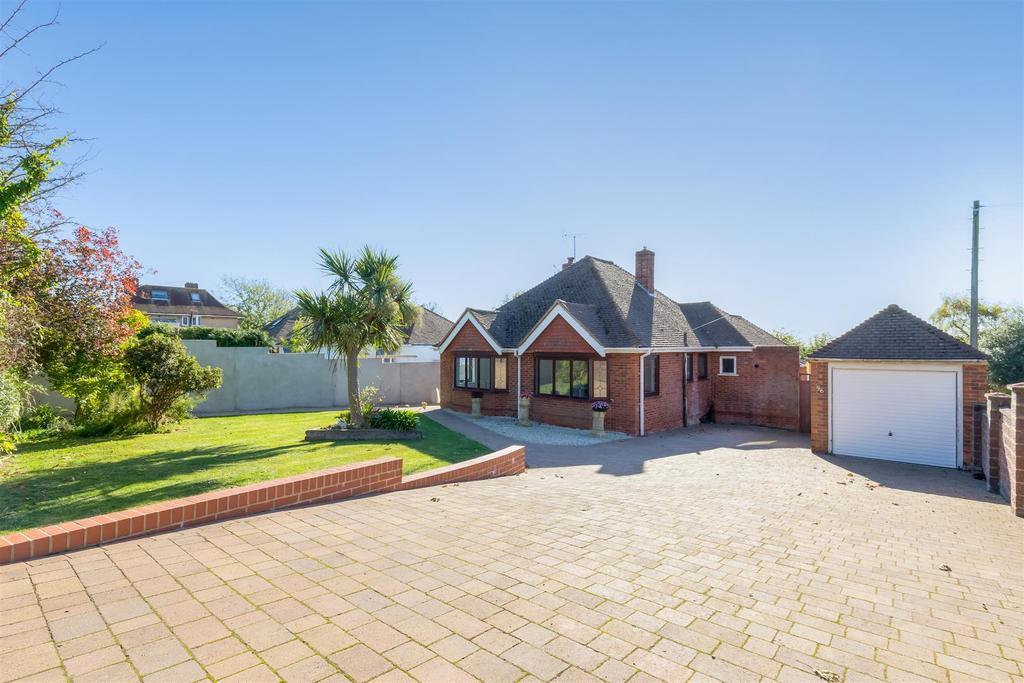 Arundel Road, Worthing 2 bed detached bungalow £375,000