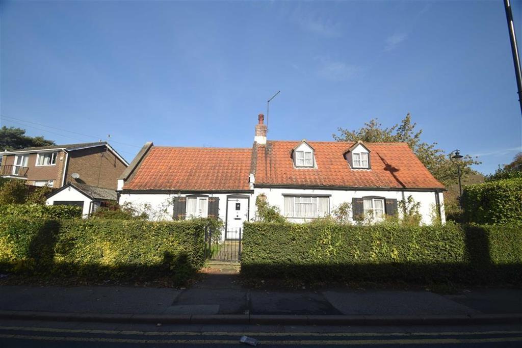 Lowgate, Sutton Village, Hull, HU7 2 bed cottage £180,000