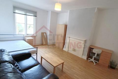 3 bedroom flat to rent, Forest Road West, Arboretum