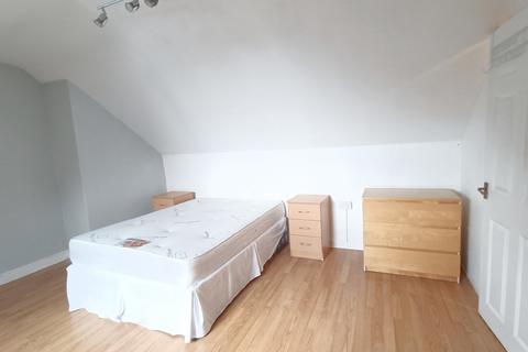 3 bedroom flat to rent, Forest Road West, Arboretum