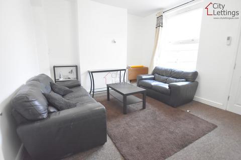 4 bedroom terraced house to rent, Castle Boulevard, Lenton