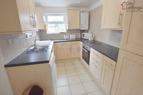 4 bedroom terraced house to rent, Castle Boulevard, Lenton