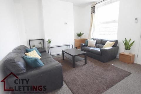 4 bedroom terraced house to rent, Castle Boulevard, Lenton