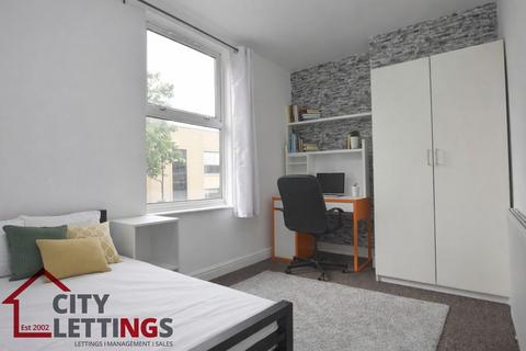 4 bedroom terraced house to rent, Castle Boulevard, Lenton