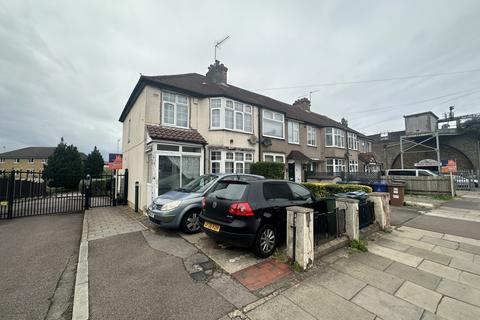 4 bedroom semi-detached house to rent, HARROW, Middlesex, HA2