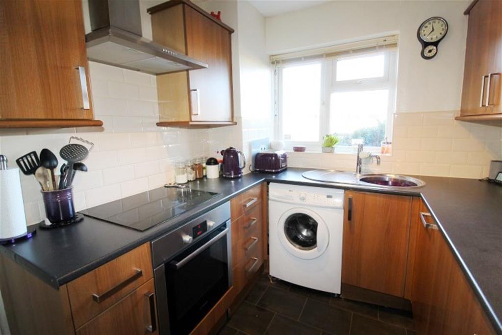 Half Mile Green, Stanningley, LS28 6HS 2 bed terraced house £110,000