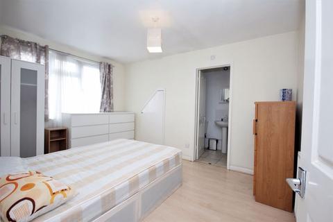 1 bedroom apartment to rent, Station Road, Edgware