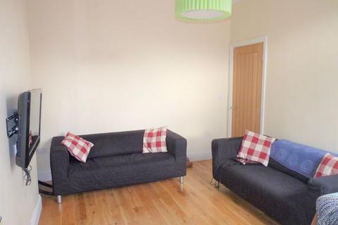 3 bedroom flat to rent, Amble Grove, Newcastle Upon Tyne NE2