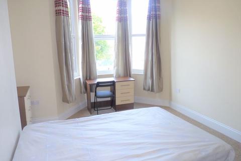 3 bedroom flat to rent, Amble Grove, Newcastle Upon Tyne NE2