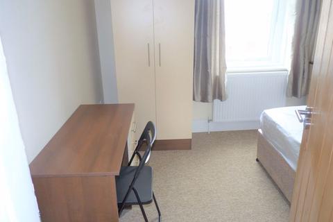 3 bedroom flat to rent, Amble Grove, Newcastle Upon Tyne NE2