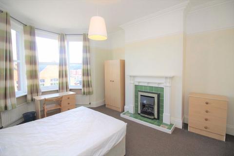 3 bedroom flat to rent, Addycombe Terrace, Newcastle Upon Tyne NE6