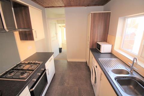 3 bedroom flat to rent, Addycombe Terrace, Newcastle Upon Tyne NE6