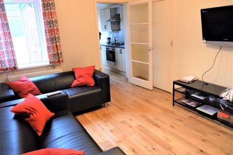 3 bedroom flat to rent, Grantham Road, Newcastle Upon Tyne NE2