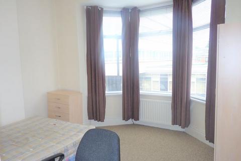 3 bedroom flat to rent, Grantham Road, Newcastle Upon Tyne NE2