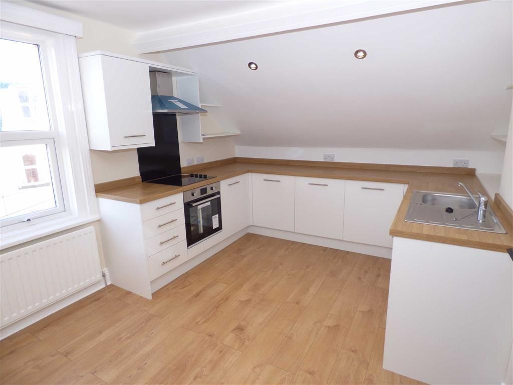 Windsor Crescent, Whitley Bay 2 bed flat £220,000