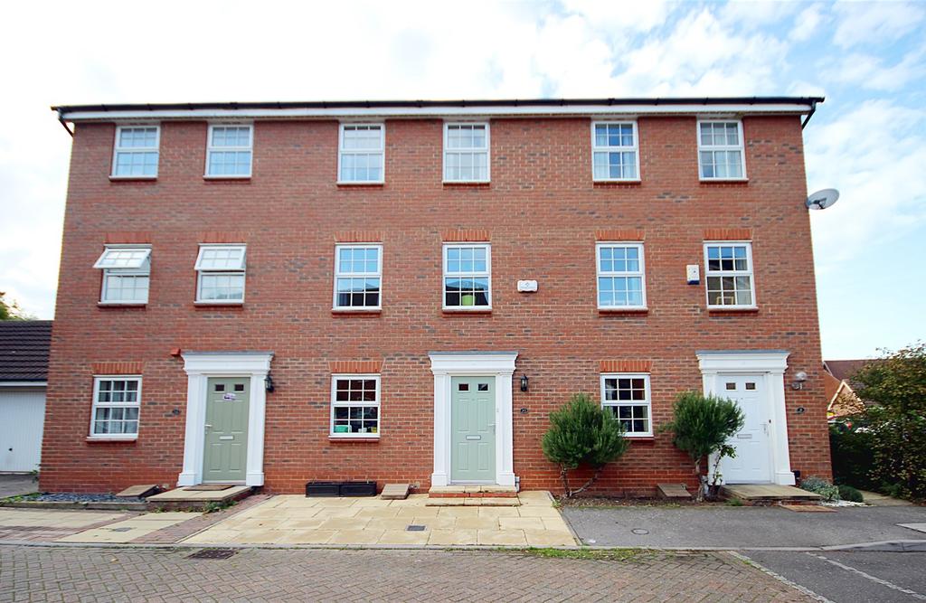 Glossop Way, Arlesey, SG15 3 bed terraced house £325,000