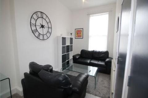 6 bedroom flat to rent, 111a Warwick Street, Leamington Spa