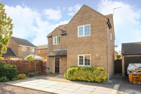 4 bedroom detached house to rent, Hollybush Road,  Carterton,  OX18