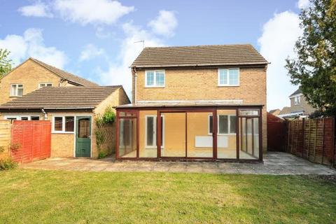 4 bedroom detached house to rent, Hollybush Road,  Carterton,  OX18