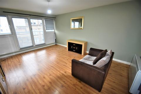 2 bedroom flat to rent, Wallace Stret , Glasgow  G5