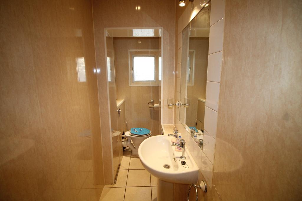 Burley Road, London, E16 2 bed flat £249,995