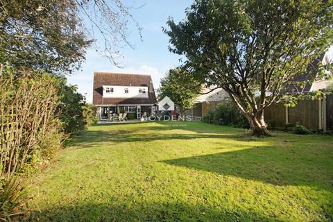 18 Briarfields, Kirby Le Soken, Frinton-on-sea, CO13 0HE